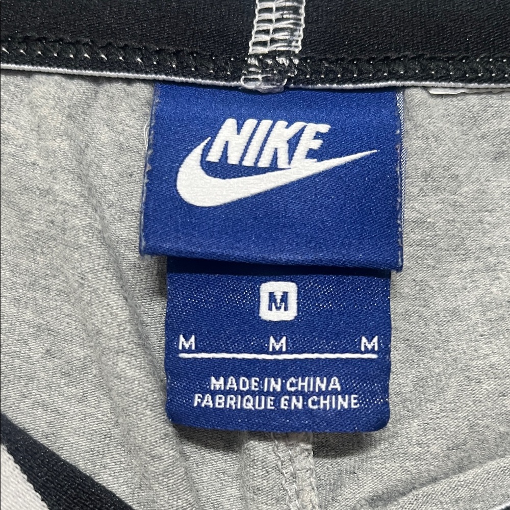 Nike Women’s Size Medium Gray Logo Tee and Leggings Set - Picture 7 of 10